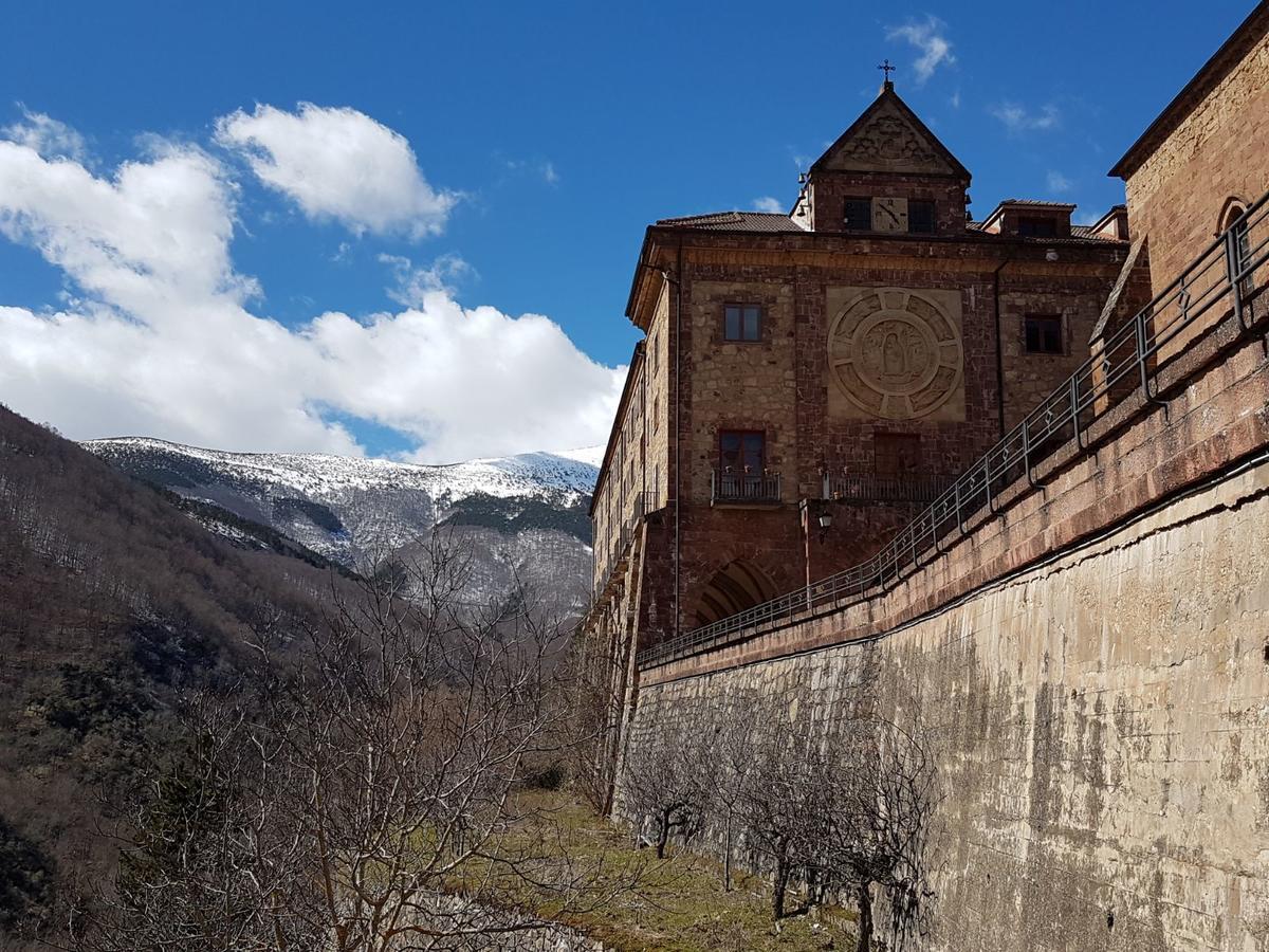 Monasterio De Santa Maria De Valvanera Anguiano Zewnętrze zdjęcie